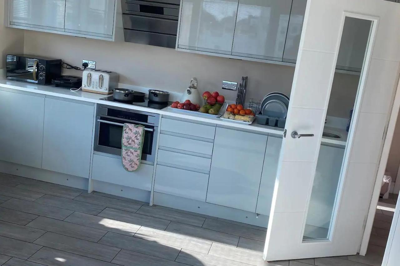 Beautiful Apartment Very Close To The Beach Hove Exteriér fotografie